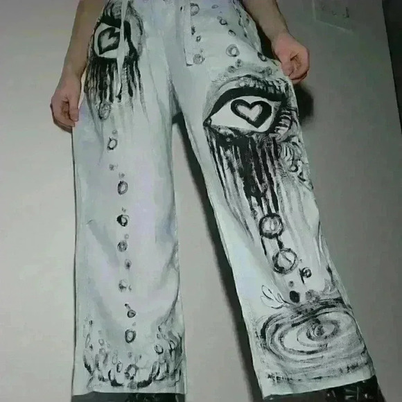 Crazy In Love heart eyes design hand-painted baby blue 100%  linen cargo pants - Picture 2 of 16